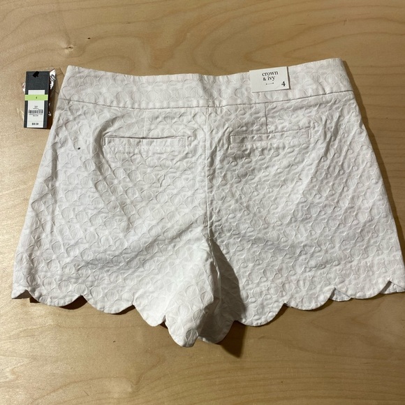 Crown & Ivy Women's White Scalloped Shorts Size 4 (MO) - Picture 5 of 7